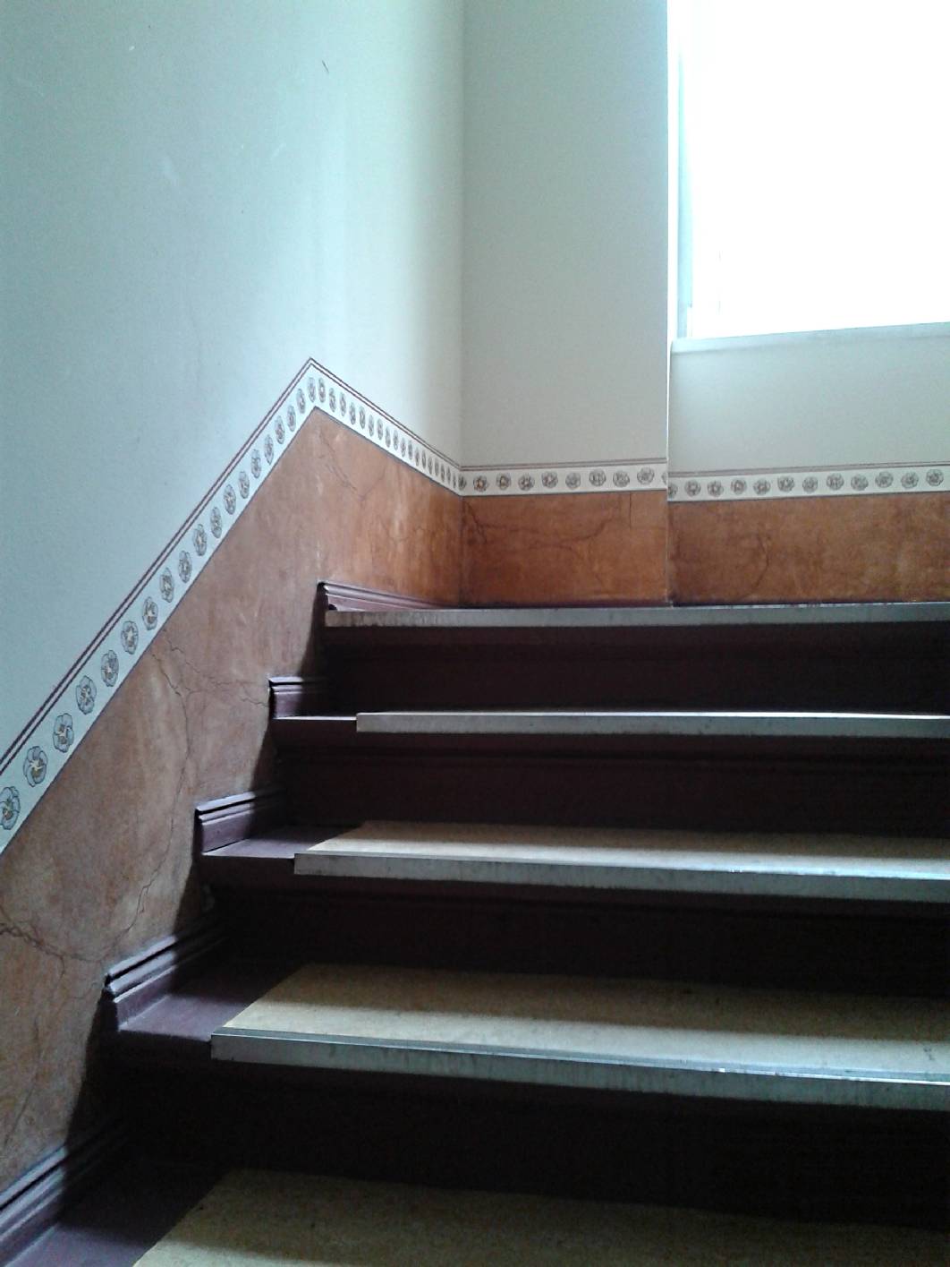 Deckenmalerei, Marmorimitation, Marmorierung, Kalkspachtel, Spachteltechnik, Schablonentechnik, Jugendstil  Treppenhaus, Treppenhaus Berlin, Gründerzeit Treppenhaus Berlin, Malerarbeiten Berlin, Maler Berlin, Restaurierung Berlin, Schablonen, Lasur, Lasuren, Kreuzberg, Prenzlauer Berg, Charlottenburg